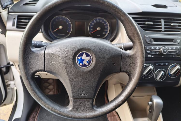 Used Venucia R50 2015 1.6L Automatic Fashion Edition