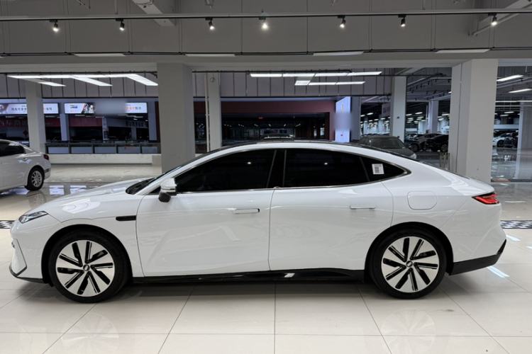 Used Geely Galaxy E8 2024 550 km Range Rear-Wheel-Drive PRO
