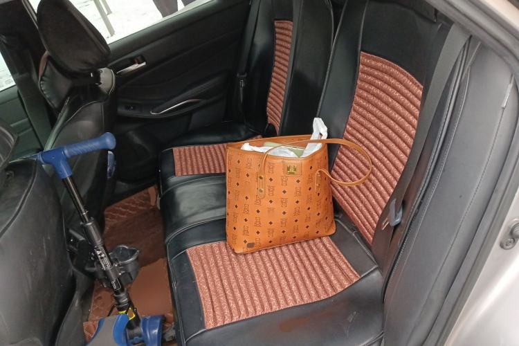 Used Toyota Avalon 2019 Dual-Engine 2.5L Luxury Edition China VI Standard
