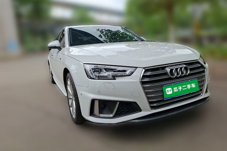 Used Audi A4L 2019 40 TFSI Fashion Edition China VI Emission Standard Front Right 45 Deg