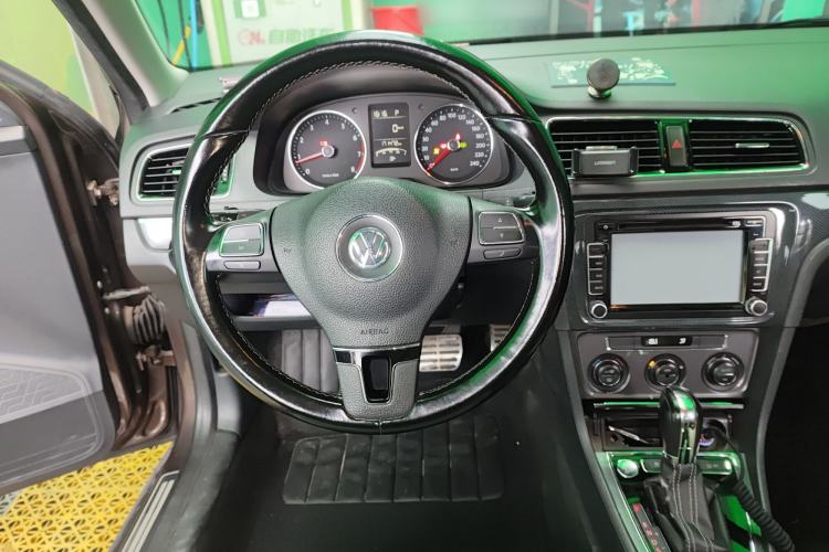 Used Volkswagen Cross Lavida 2014 1.6L Automatic Steering Wheel