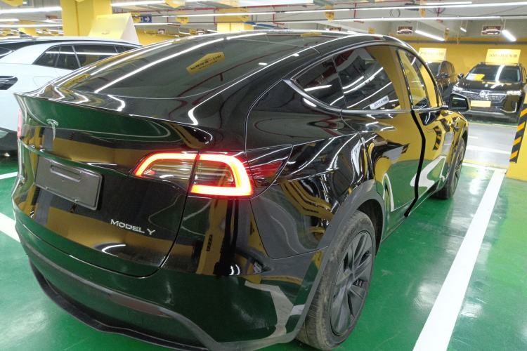 Used Tesla Model Y 2023 Long-Range All-Wheel-Drive Version
