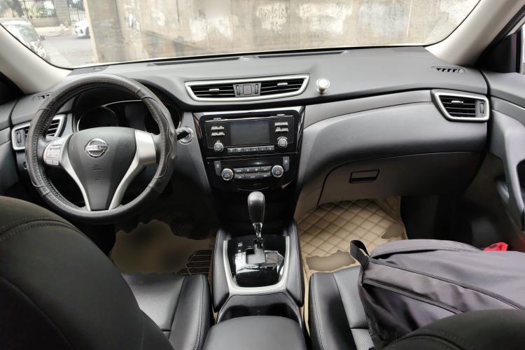 Used Nissan X-Trail 2015 2.0L CVT Comfort MAX Edition 2WD Center Console