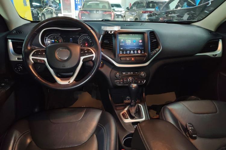 Used Jeep Cherokee 2020 2.0L Two-Wheel Drive Classic Sports Edition