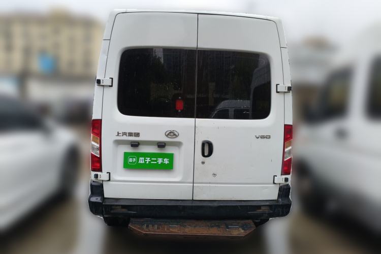 Used SAIC MAXUS Xintu V80 2019 2.5T Classic Model 6-Speed Manual Aotong Long Wheelbase Mid-Height 7-Seater