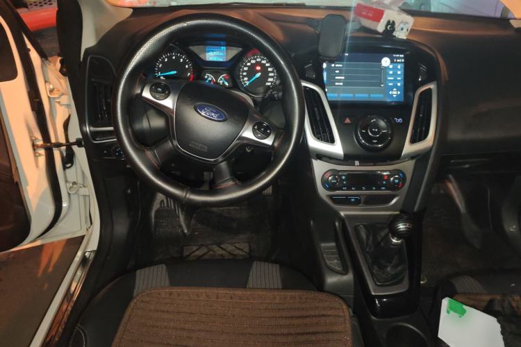 Used Ford Focus 2012 Hatchback 1.6L Manual Fashion Edition
