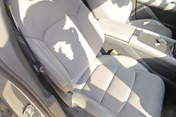 Used Lynk & Co 08 EM-P 2025 220 km All-Wheel-Drive Performance Halo