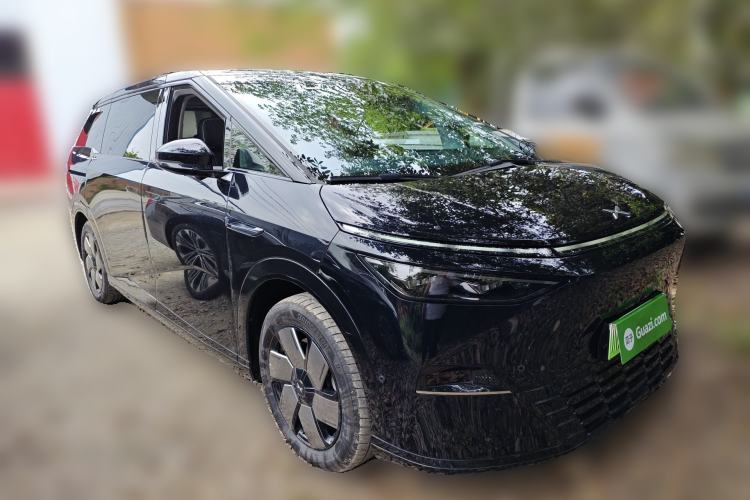 Used XPeng X9 2024 702 Ultra-Long Range Max Front Right 45 Deg