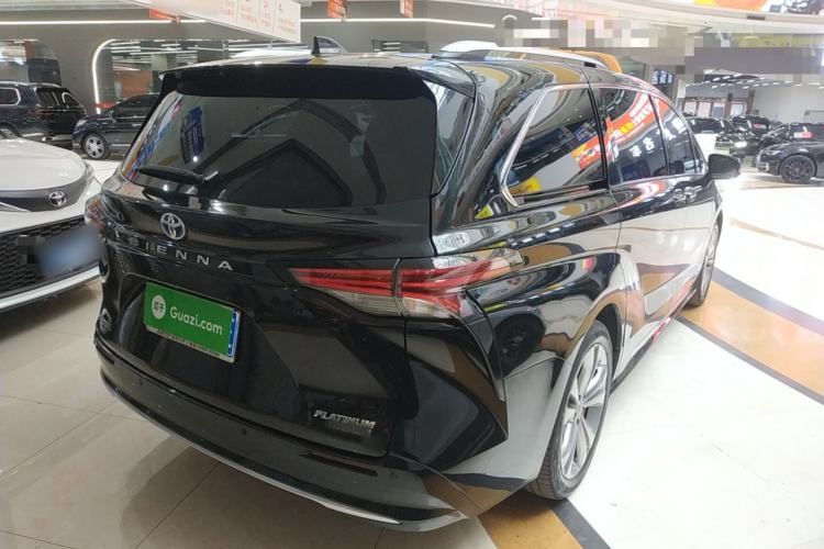 Used Toyota Sienna 2023 2.5L Hybrid Platinum Edition
