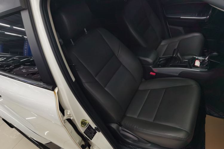 Used JMC Yusheng S350 2013 2.4T Automatic 2WD Diesel Luxury 7-Seater Right Front Seat