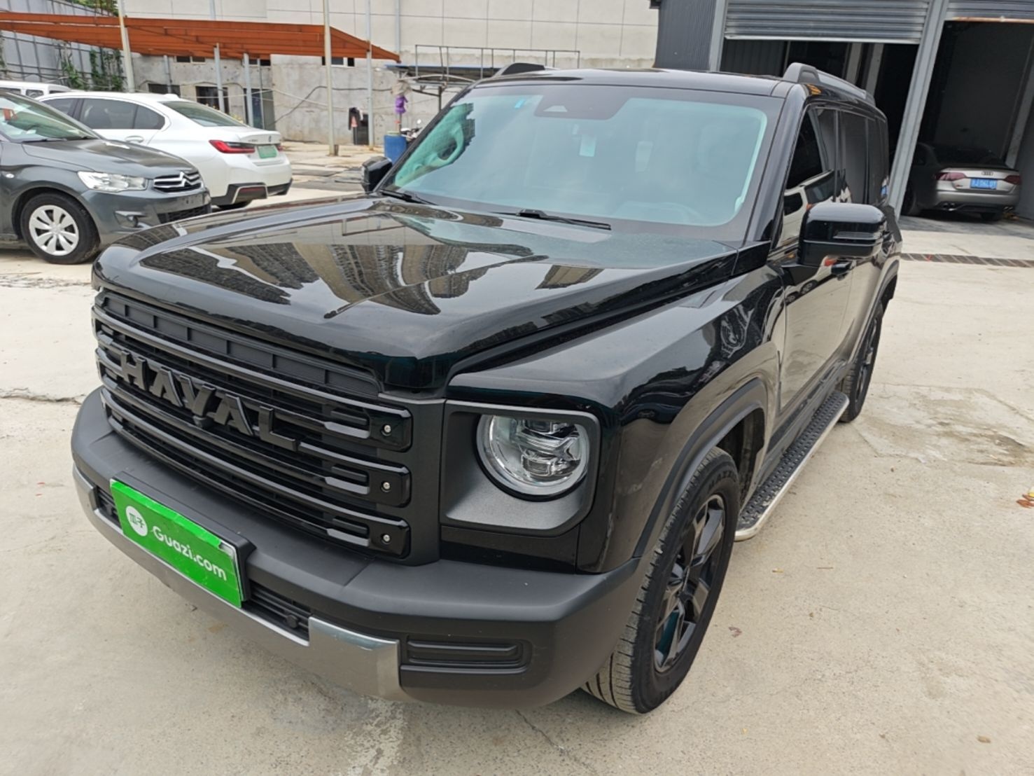 Под передней частью автомобиля