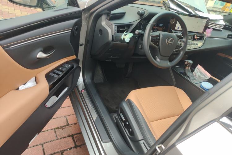 Used Lexus ES 2023 200 Excellence Edition Driver Seat