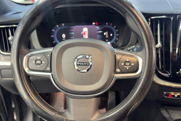 Used Volvo XC60 2023 B5 4x4 Smart Luxury Edition
