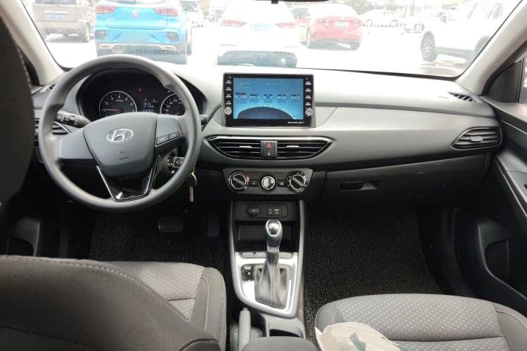 Used Hyundai Celesta 2018 1.6L Automatic GL Enjoyment Version China V Standard Center Console