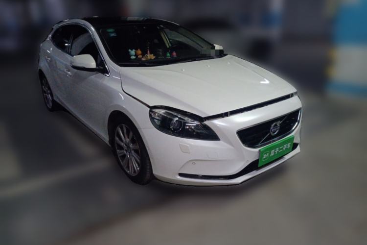 Used Volvo V40 2016 T4 Smart Luxury Edition