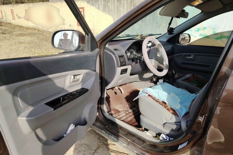 Used BAIC Weiwang M20 2014 1.5L practical type BJ415A Driver Seat