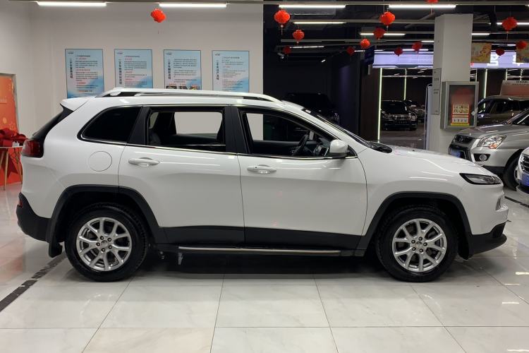Used Jeep Cherokee 2017 2.4L Leading Edition
