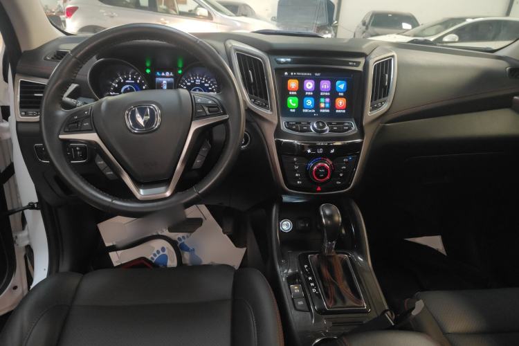 Used CHANGAN CS75 2017 Shangkui Edition 1.5T Automatic Fengyue Model Center Console