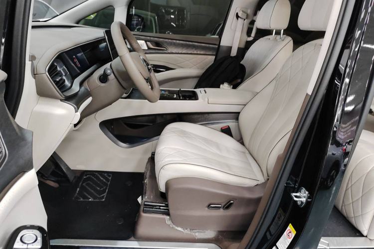 Used Denza D9 2023 DM-i 965 Luxury Model