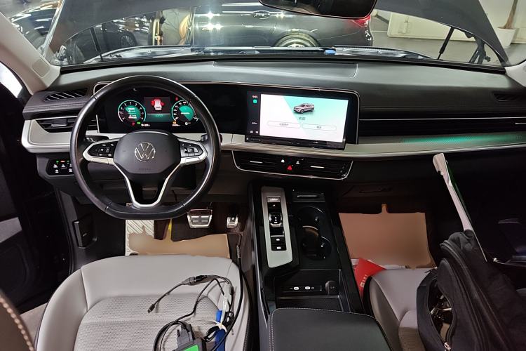 Used Volkswagen Tavendor 2023 330TSI Luxury Touring Edition