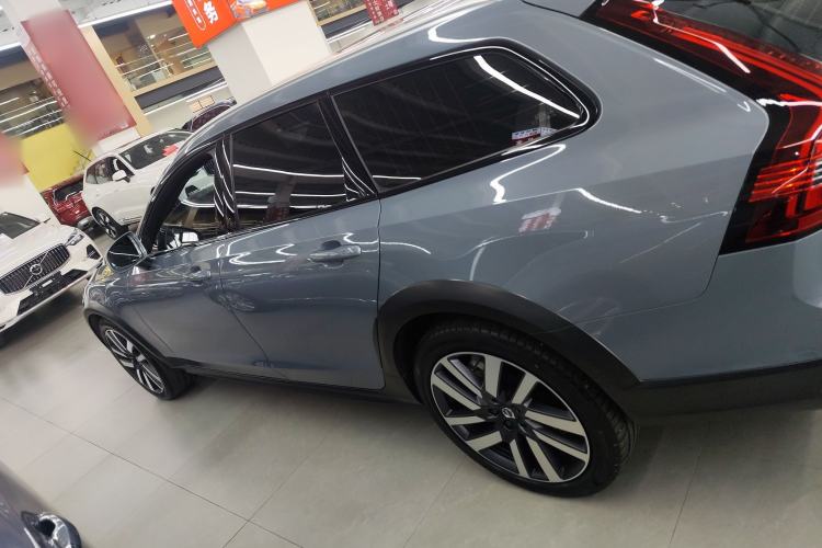 Used Volvo V90 2022 Cross Country B5 AWD Prestige Edition