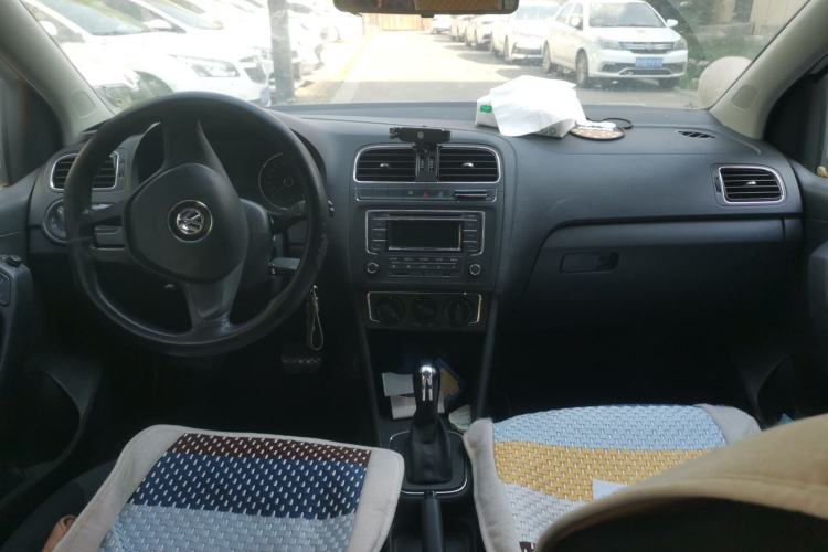 Used Volkswagen Polo 2014 1.4L Automatic Comfort Edition Center Console