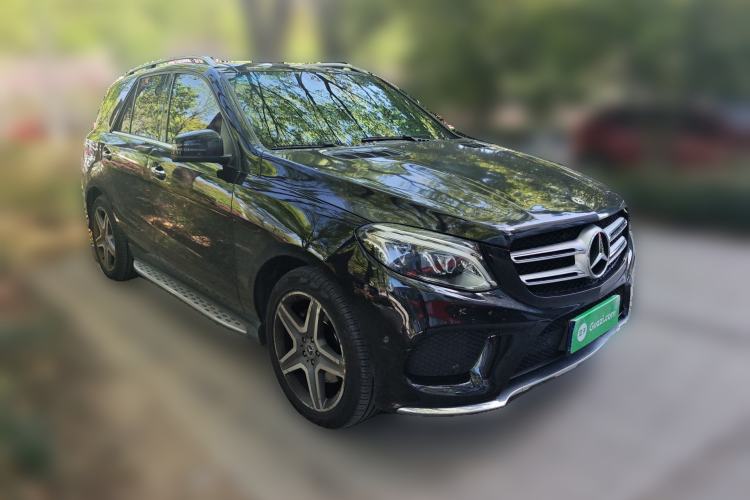 Used Mercedes-Benz GLE 2018 GLE 400 4MATIC Exclusive Edition Front Right 45 Deg