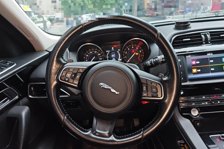 Used Jaguar F-PACE 2016 2.0T Two-Wheel Drive Urban Luxury Edition