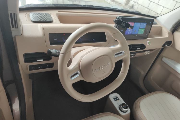 Used Geely Galaxy Panda 2023 Panda Mini 200km Endurance Bear Center Console