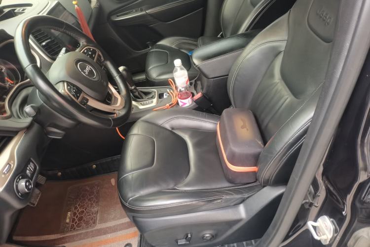 Used Jeep Cherokee 2016 2.4L Leading Edition
