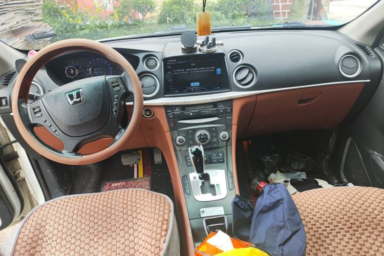 Used Luxgen Great 7 SUV 2013 Limited-Edition Sharp Model 2.2T Two-Wheel-Drive Smart Version Center Console