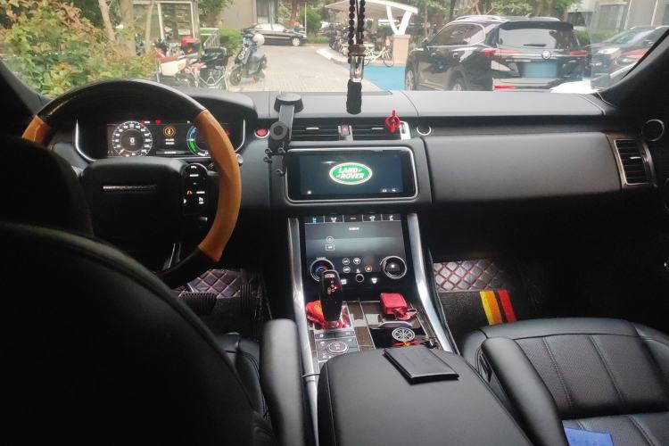 Used Land Rover Range SportNew Energy 2018 P400e Center Console