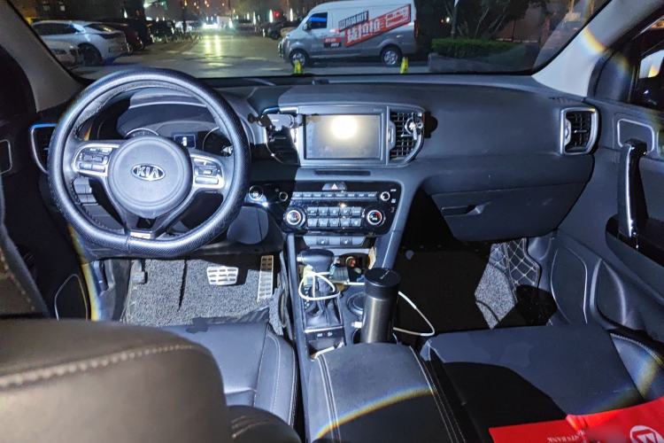 Used Kia KX5 2016 1.6T Automatic Two-Wheel Drive DLX Center Console