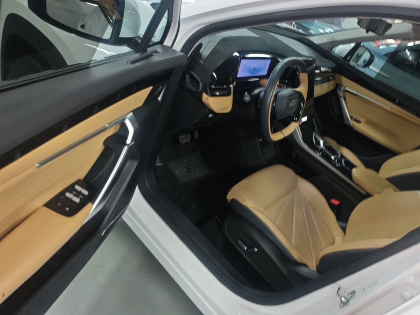 Geely Auto FX11 2023 1.5TD DCT Prestige Edition — снимка 20