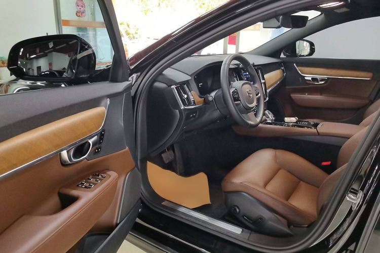 Used Volvo S90 New Energy 2023 T8 Plug-in Hybrid All-Wheel Drive Long-Range Zhiyi Luxury Edition
