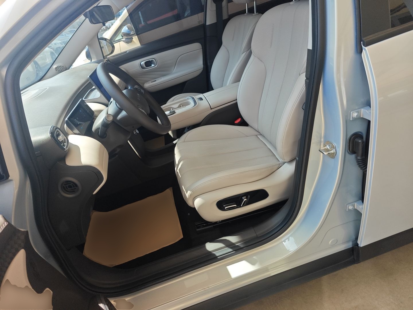 Переднее сиденье в автомобиле