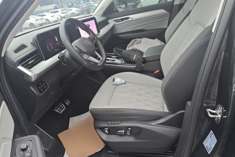 Used Volkswagen Tavendor 2024 380TSI All-Wheel Drive R-Line Cruise Edition Left Front Seat