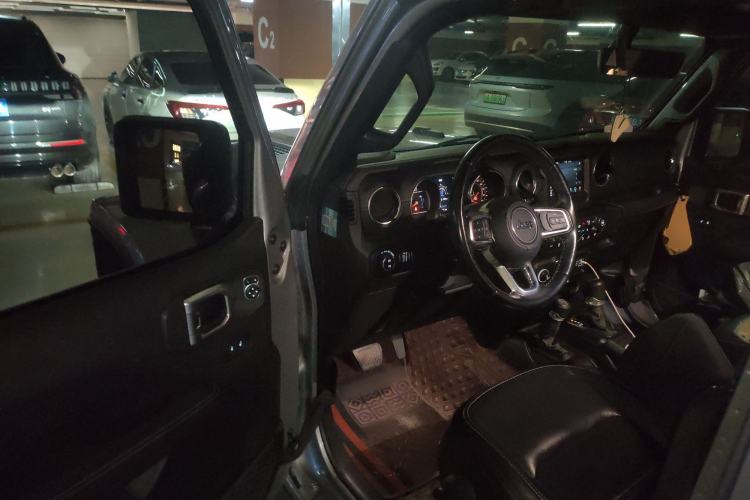 Used Jeep Wrangler 2019 2.0T Sahara 4-Door Version China V Standard
