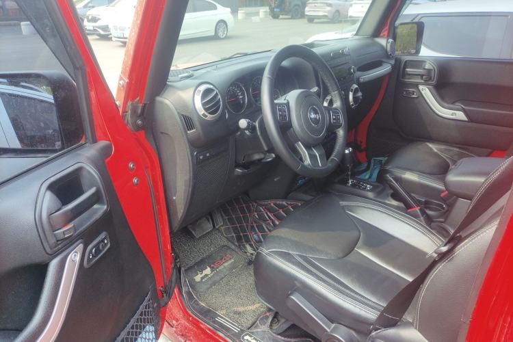 Used Jeep Wrangler 2017 3.6L Rubicon Four-Door Comfort Edition Driver Seat