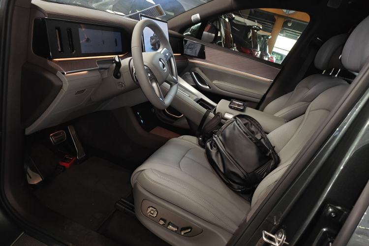 Used Denza N9 2025 Flagship Model
