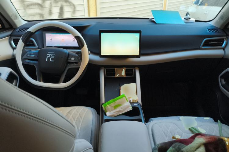 Used BYD Yuan UP 2025 Model 301KM Leading Version Center Console