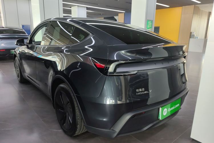 Used Tesla Model Y 2025 Rear-Wheel-Drive Version
