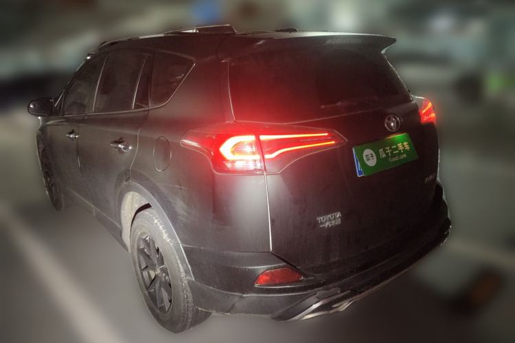 Used Toyota RAV4 2016 2.0L CVT Two-Wheel Drive Fashion Edition China V Standard
