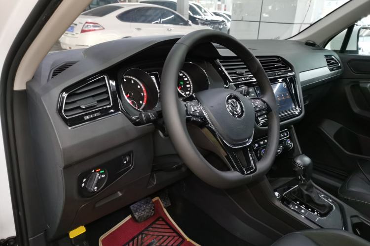 Used Volkswagen Tiguan L 2019 330TSI Automatic Two-Wheel Drive Smart Luxury Version China VI Standard