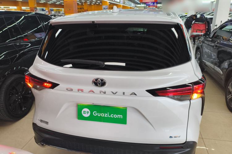 Used Toyota Granvia 2024 2.5L Hybrid Comfort Edition