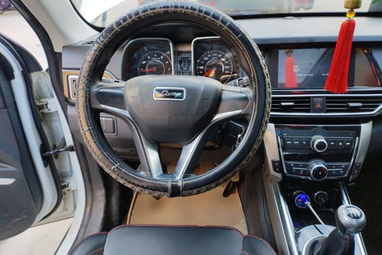 Used Zotye Domy X5 2017 Classic Edition 1.6L Manual Elite Model
