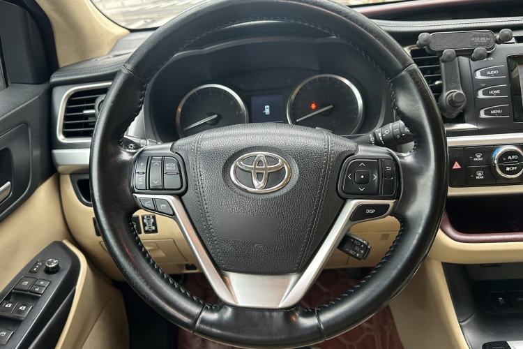 Used Toyota Highlander 2015 2.0T Four-Wheel Drive Luxury Edition 7-Seater Interior 2