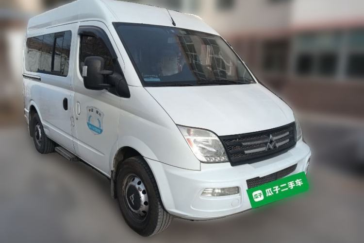 Used SAIC MAXUS Xintu V80 2015 2.5T Manual Zunjie Edition Short Wheelbase Mid-Height Configuration
