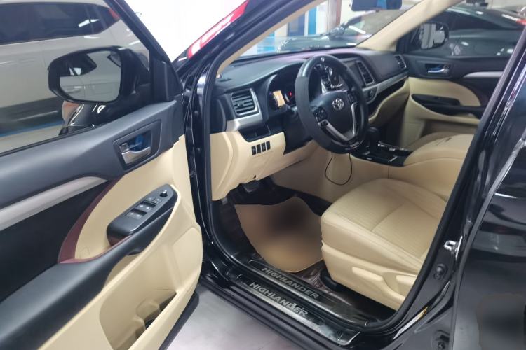 Used Toyota Highlander 2015 2.0T Two-Wheel Drive Elite Edition 5 Seats Driver Seat