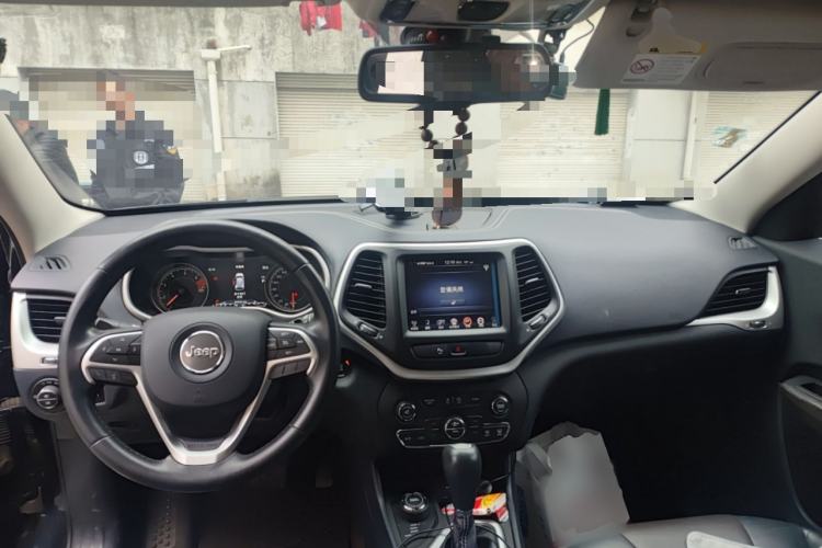 Used Jeep Cherokee 2016 2.4L Professional Smart Version
